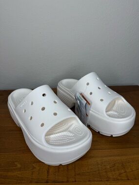Crocs Stomp Clogs Womens Size 9 / Mens 7 White Platform Open Toe Slip On Shoes